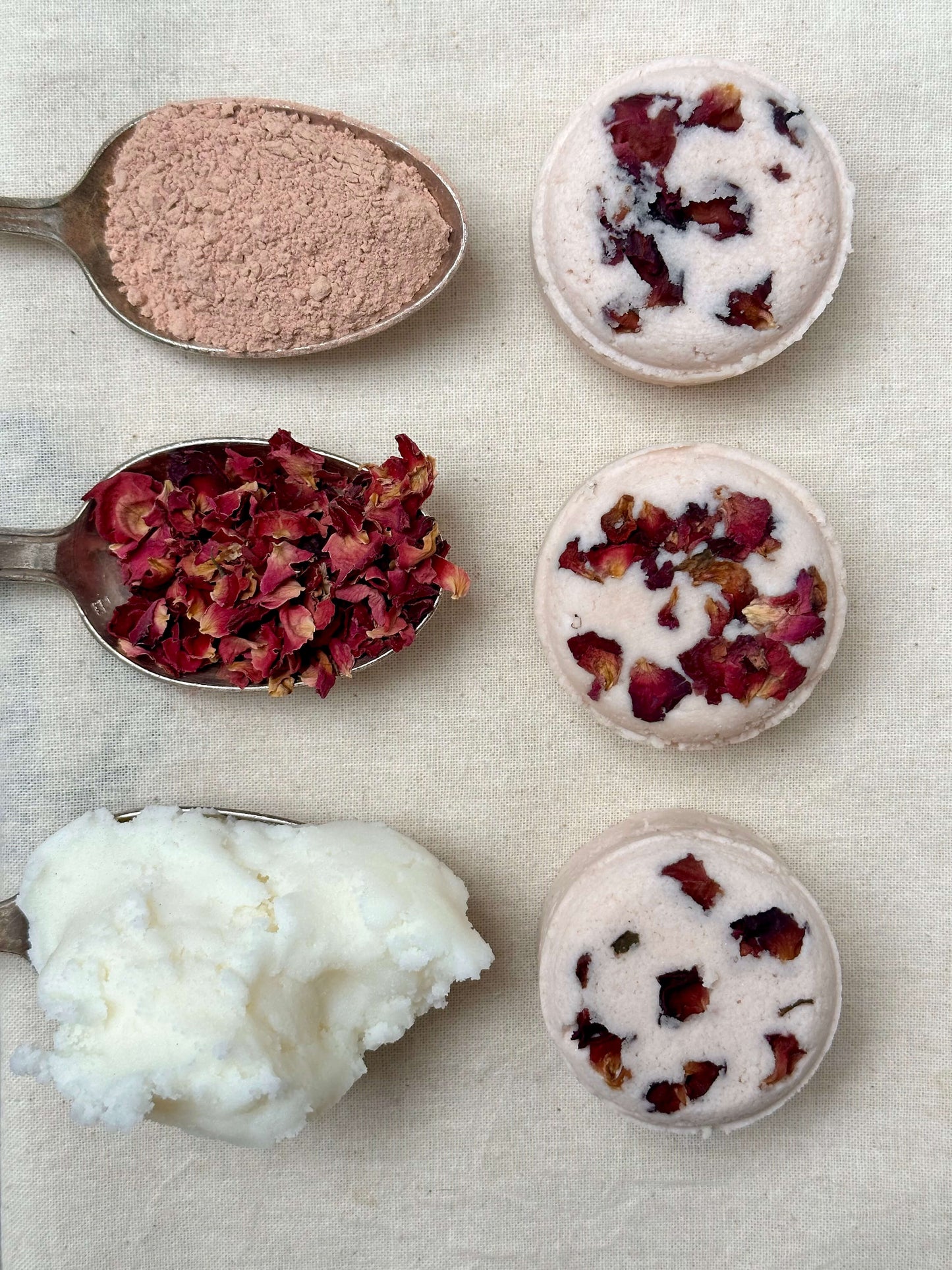 Shampoo solido nutriente per capelli secchi e danneggiati - Rosa & Geranio